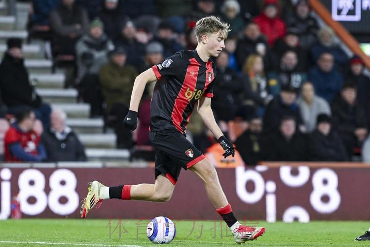 官方：皇马签下伯恩茅斯中卫怀森 双方签约5年